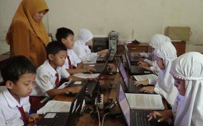 Menumbuhkan Literasi Digital yang Aman dan Sehat bagi Anak SD