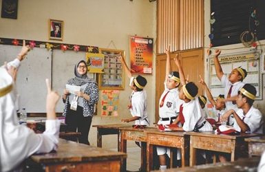 Peran Program Studi PGSD dalam Mengimplementasikan Living Values Education Program (LVEP) untuk Membangun Pendidikan Karakter Siswa Sekolah Dasar